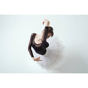 Umělecká fotografie angle from above on a ballerina, pacfoto, (40 x 26.7 cm)
