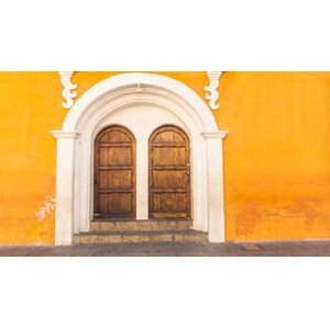 Umělecká fotografie Colorful facade and doors to old, Kryssia Campos, (40 x 22.5 cm)