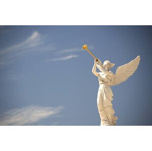 Umělecká fotografie Angel blowing a horn, mstroz, (40 x 26.7 cm)