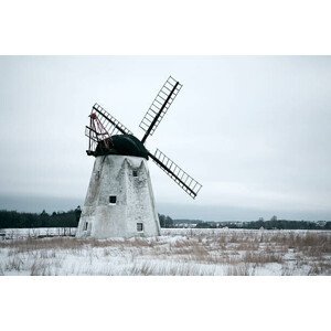 Umělecká fotografie Windmill in Snow., t-lorien, (40 x 26.7 cm)