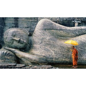 Umělecká fotografie Buddhist Monk at the Gal Vihara. Sri Lanka, Hugh Sitton, (40 x 24.6 cm)