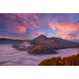 Umělecká fotografie Mount Bromo twilight sky sunise,Java,Indonesia, Kittikorn Nimitpara, (40 x 26.7 cm)