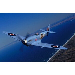 Umělecká fotografie Blue British Spitfire fighter plane, Philip Wallick, (40 x 26.7 cm)