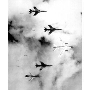 Umělecká fotografie A B-66 Destroyer and F-105 Thunderchief, Stocktrek Images, (35 x 40 cm)
