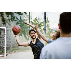 Umělecká fotografie Basketball Players Competing For Control Of, Hinterhaus Productions, (40 x 26.7 cm)