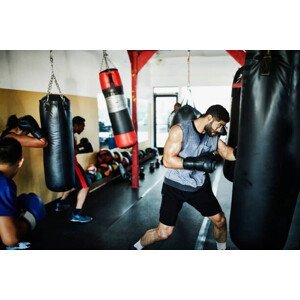 Umělecká fotografie Male and female boxers working out, Thomas Barwick, (40 x 26.7 cm)
