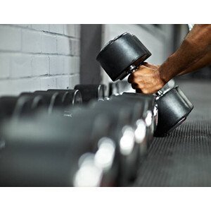 Umělecká fotografie Athletic Male Picking Up Dumbbells in Gym, Mike Harrington, (40 x 30 cm)