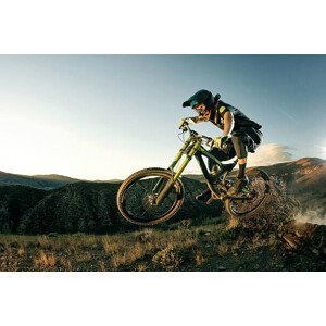 Umělecká fotografie Female biker jumping on her mountain bike., Daniel Milchev, (40 x 26.7 cm)