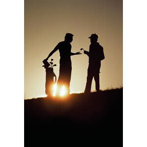 Umělecká fotografie Silhouetted Golfers Discussing Strategy, Steve Chenn, (26.7 x 40 cm)