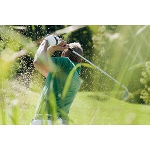 Umělecká fotografie Golf player, rear view, Westend61, (40 x 26.7 cm)
