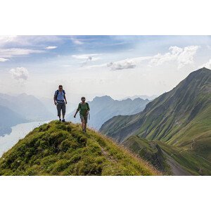 Umělecká fotografie Hiking in Swiss Alps, Henrik Trygg, (40 x 26.7 cm)