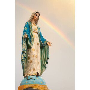 Umělecká fotografie Beautiful rainbow ove statue of Virgin, by Chakarin Wattanamongkol, (26.7 x 40 cm)