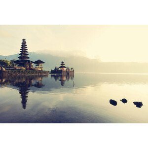 Umělecká fotografie Floating temple, Bali, Carlina Teteris, (40 x 26.7 cm)
