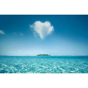 Umělecká fotografie Heart shaped cloud over tropical waters, Tom Merton, (40 x 26.7 cm)