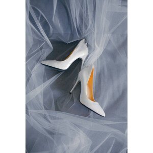 Umělecká fotografie Bride's shoes with a veil top view close-up, Artem Sokolov, (26.7 x 40 cm)
