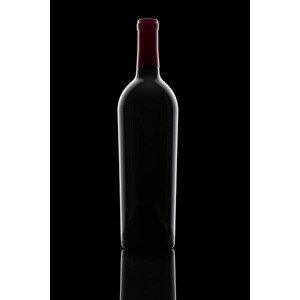 Umělecká fotografie Bottle of red wine, Yuri Kriventsoff, (26.7 x 40 cm)
