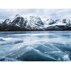 Umělecká fotografie Frozen water and mountain range on background, Johner Images, (40 x 30 cm)