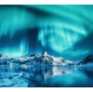 Umělecká fotografie Aurora borealis above snowy mountains, frozen, den-belitsky, (40 x 35 cm)