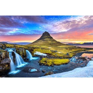 Umělecká fotografie Kirkjufell at sunrise in Iceland. Beautiful, tawatchaiprakobkit, (40 x 26.7 cm)