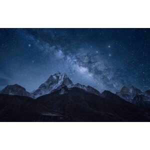 Umělecká fotografie Milky way over Ama Dablam, Sagarmatha NP, Nepal, Weerakarn Satitniramai, (40 x 24.6 cm)