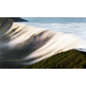 Umělecká fotografie Waterfall of clouds, Dominic Dähncke, (40 x 24.6 cm)