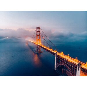 Umělecká fotografie Red Golden Gate Bridge under a foggy sky (Dusk), Ian.CuiYi, (40 x 30 cm)