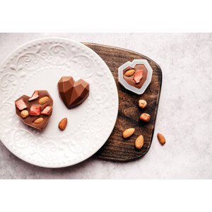 Umělecká fotografie Home made milk chocolate for valentine's, Evgeniia Siiankovskaia, (40 x 26.7 cm)