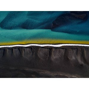 Umělecká fotografie Drone shot showing a black sand, Abstract Aerial Art, (40 x 30 cm)