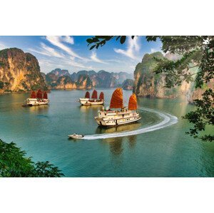 Umělecká fotografie Magnificent beauty of Ha Long Bay, Copyright by 8Creative.vn, (40 x 26.7 cm)