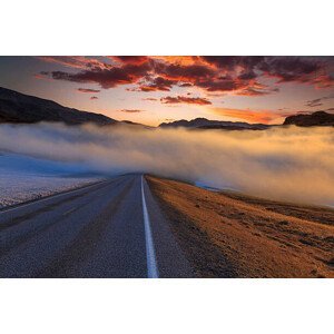 Umělecká fotografie The road in the fog at sunset. Norway, Anton Petrus, (40 x 26.7 cm)