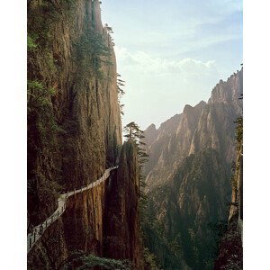 Umělecká fotografie Pathway winding through Chinese mountian landscape, DKP, (30 x 40 cm)