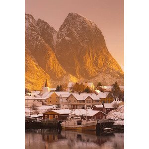 Umělecká fotografie Golden mountain, Reine, Lofoten Islands, Norway, David Clapp, (26.7 x 40 cm)