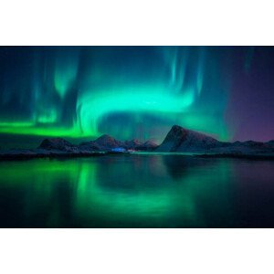 Umělecká fotografie Northern Lights over the Lofoten Islands in Norway, Photos by Tai GinDa, (40 x 26.7 cm)