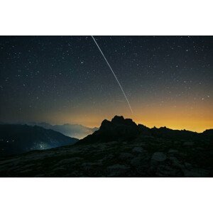 Umělecká fotografie Scenic view of mountains against sky, Mike Karlovsky / 500px, (40 x 26.7 cm)