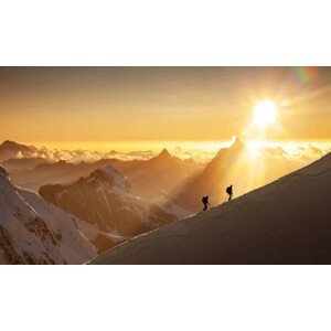 Umělecká fotografie Climbers on a snowy ridge at sunrise, Buena Vista Images, (40 x 24.6 cm)