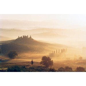 Umělecká fotografie Typical Tuscany landscape with farmhouse in, Gary Yeowell, (40 x 26.7 cm)