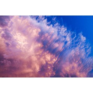 Umělecká fotografie Surreal science fiction fantasy cloudscape, purple, Andrew Merry, (40 x 26.7 cm)