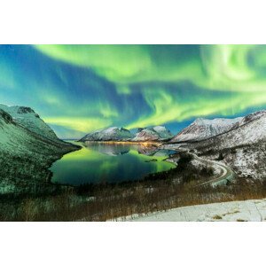 Umělecká fotografie The aurora borealis lights up in, Francesco Bergamaschi, (40 x 26.7 cm)