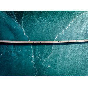 Umělecká fotografie Driving on a bridge over deep blue water, HRAUN, (40 x 30 cm)