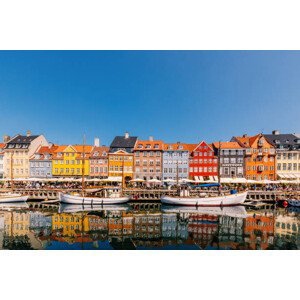 Fotografie Multi-colored vibrant houses along Nyhavn harbour, Alexander Spatari, 40x26.7 cm