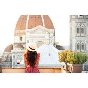 Fotografie Tourist admiring the Florence Cathedral. Florence,, Andrea Comi, 40x26.7 cm