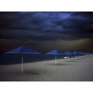 Umělecká fotografie Umbrella blues, Aydin	Aksoy, (40 x 30 cm)