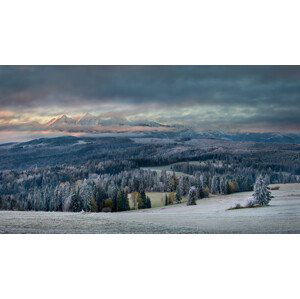 Umělecká fotografie First touch of winter, Peter Svoboda MQEP, (40 x 22.5 cm)