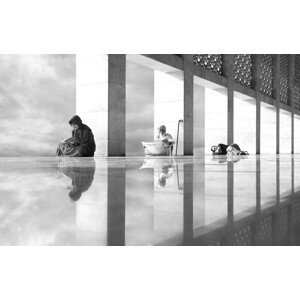 Umělecká fotografie praying, reading and sleeping, Sebastian Kisworo, (40 x 24.6 cm)