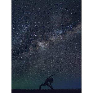 Umělecká fotografie Silhouettes of people training yoga withg the milkyways as background II, Javier Pardina, (30 x 40 cm)