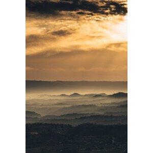 Umělecká fotografie Fog between the valleys, Javier Pardina, (26.7 x 40 cm)