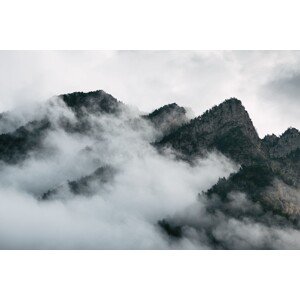 Umělecká fotografie Clouds between the peaks, Javier Pardina, (40 x 26.7 cm)