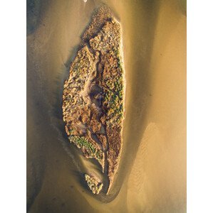 Umělecká fotografie Tiny island in the middle of the river, Javier Pardina, (30 x 40 cm)