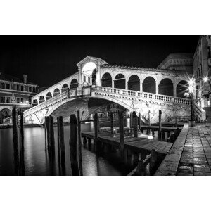 Umělecká fotografie VENICE Rialto Bridge at Night, Melanie Viola, (40 x 26.7 cm)