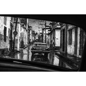 Umělecká fotografie in the streets of santiago de cuba, Pavol Stranak, (40 x 26.7 cm)